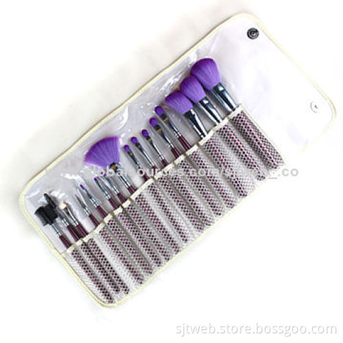 16 Pieces Powder Makeup Brushes, Off-Price Merchandise